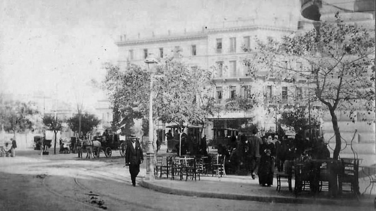 Κουίζ για την παλιά Αθήνα: Κι όμως είναι από τις πιο γνωστές πλατείες – Μπορείτε να την αναγνωρίσετε;