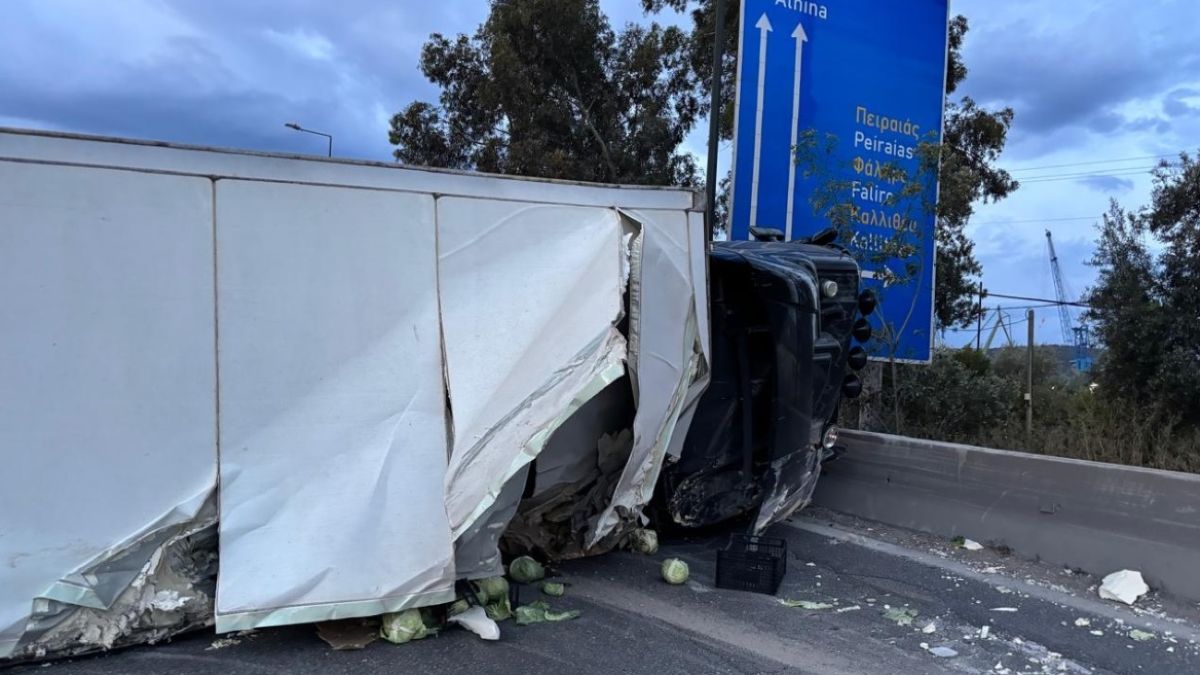 «Έχω οικογένεια» : Ο οδηγός της νταλίκας εξηγεί για το δεύτερο τροχαίο με φορτίο μέσα σε δύο χρόνια