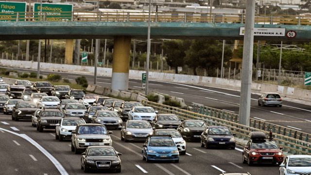 ΑΑΔΕ: Τσουχτερά πρόστιμα και έλεγχοι στα διόδια για τα «παρκαρισμένα» οχήματα που… κυκλοφορούν κανονικά