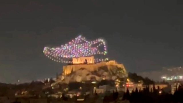 Έντονες αντιδράσεις για το drone show με φόντο την Ακρόπολη: Το Υπουργείο Πολιτισμού καταθέτει μήνυση
