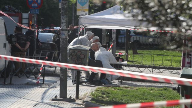 Εκρηκτικά και πυροκροτητές στο σπίτι της 39χρονης στη Θεσσαλονίκη: Ποια η σχέση της με τον «ληστή με τα τατουάζ»