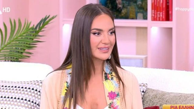 Σοκάρει η Ρία Ελληνίδου: «Σταμάτησε το γλέντι και φύγαμε απ’ την πίσω πόρτα, μου είπε ο γαμπρός ότι…»