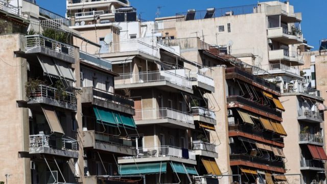 Έρχεται… σχέδιο για τη νέα φορολογική κλίμακα: Μείωση φόρων στα εισοδήματα από ενοίκια