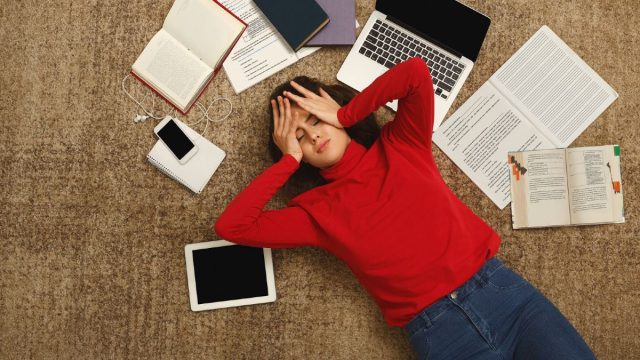 Ώρα Πανελληνίων: Tips για την καταπολέμηση του άγχους – Οι τροφές που θα ενισχύσουν τη μνήμη