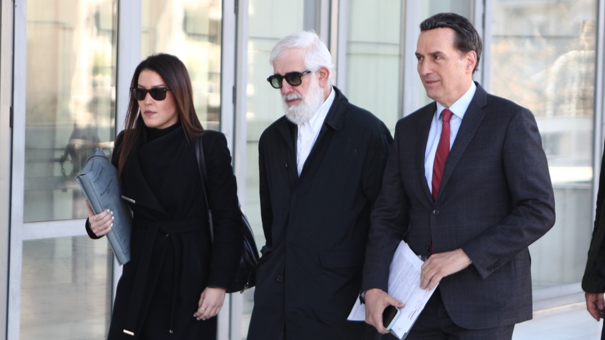 Πέτρος Φιλιππίδης: Απουσίασε ξανά από τη δίκη του – Επίθεση Δημητρακόπουλου σε Πετρογιάννη