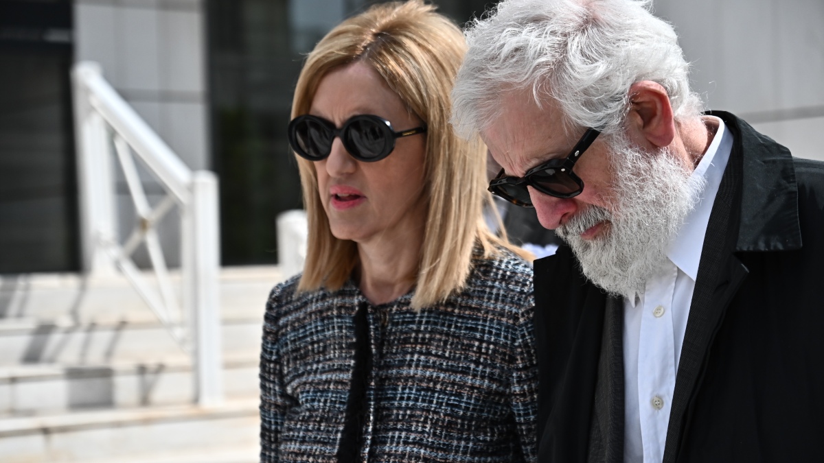 Πέτρος Φιλιππίδης: Έξαλλη η δικηγόρος του, σηκώθηκε όρθια και χειροκροτούσε – «Είμαστε για ψυχοφάρμακα!»