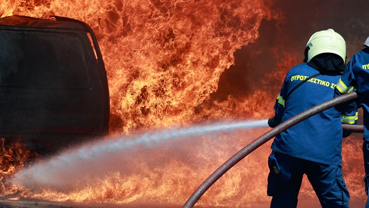 Συναγερμός στο Ηράκλειο: Πυρκαγιά κοντά σε στρατόπεδο – Επιχειρούν ισχυρές πυροσβεστικές δυνάμεις