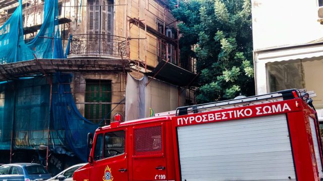 Φωτιά σε υπόγειο πολυκατοικίας στο Γαλάτσι