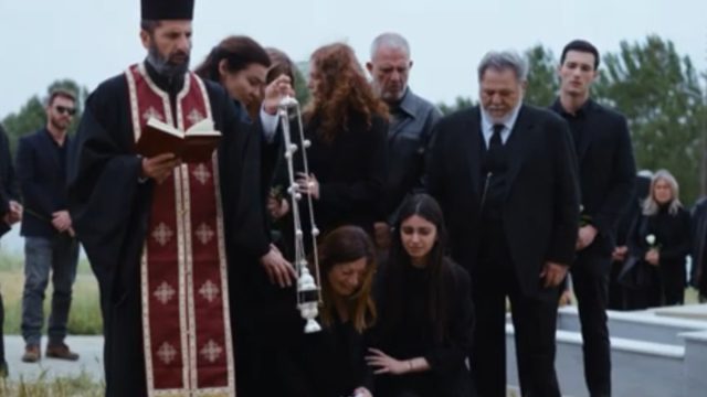 Η Γη της Ελιάς (8/5): Θρήνος! Η Βασιλική σπαράζει πάνω από το μνήμα της μάνας της