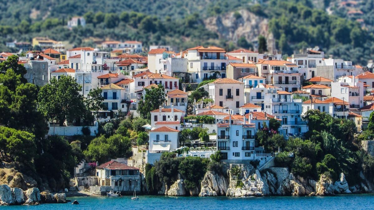 Τουρισμός 2024: Αυξημένες αφίξεις, μειωμένες δαπάνες – Πού πήγαν και πόσα ξόδεψαν