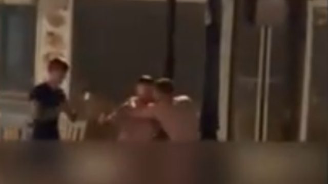 Σάλος στα Χανιά: Ναύτες από βρετανικό αεροπλανοφόρο κυκλοφορούσαν γυμνοί στο Ενετικό Λιμάνι (video)