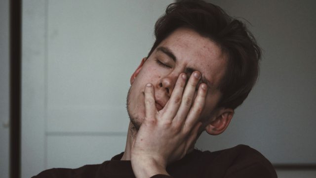Ξεχάστε τα χάπια: 5 φυσικές μέθοδοι για να ξεφορτωθείτε τον πονοκέφαλο