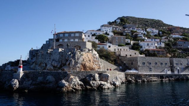 Ύδρα και Σπέτσες: Ενισχύονται τα μέτρα περιορισμού τροχοφόρων για την προστασία της ταυτότητας των νησιών
