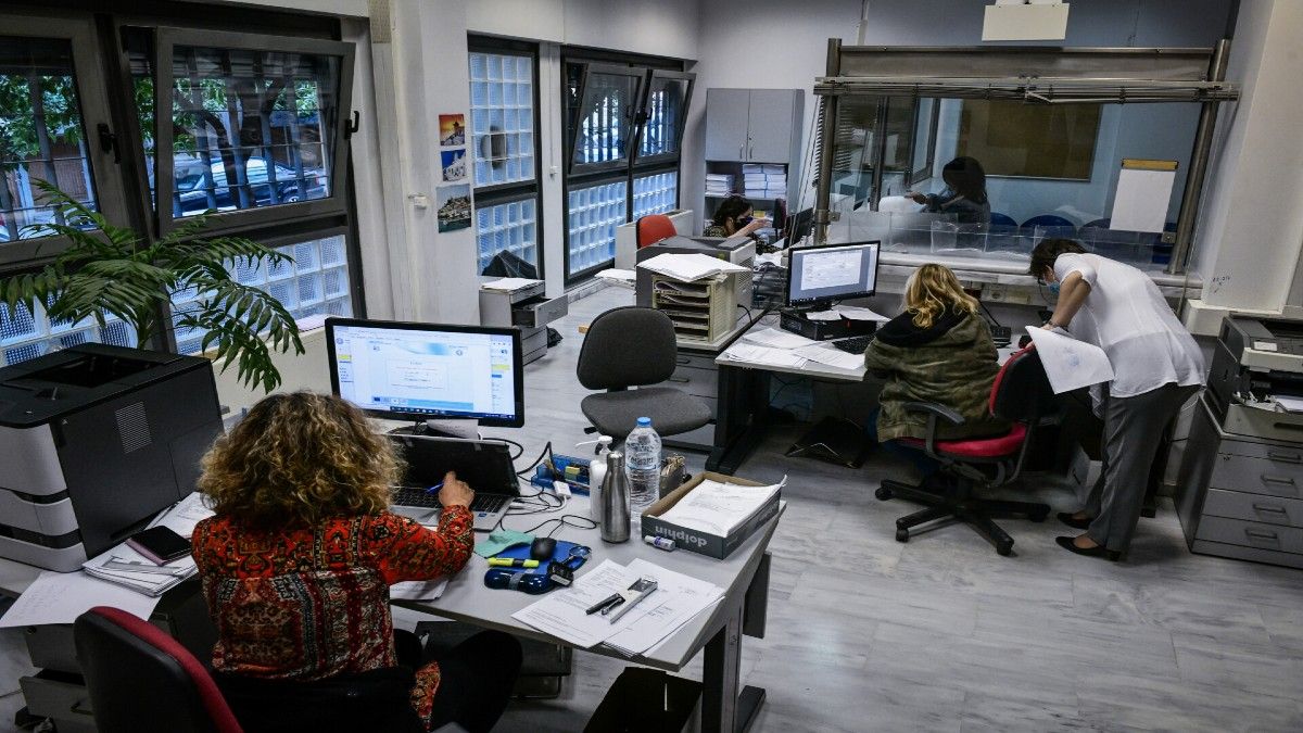 Δημόσιοι υπάλληλοι: Έρχονται αναδρομικές αυξήσεις – Τι αλλάζει για όσους διατηρούν προσωπική διαφορά