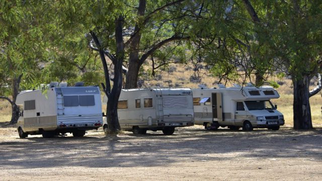 Υπουργείο Τουρισμού: Τέλος στην αυθαίρετη στάθμευση τροχόσπιτων – Νέοι κανόνες για τη διαφύλαξη του δημόσιου χώρου