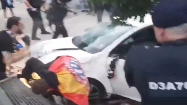 Τρόμος έξω από γήπεδο στην Ισπανία – Οδηγός έπεσε πάνω σε πλήθος φιλάθλων