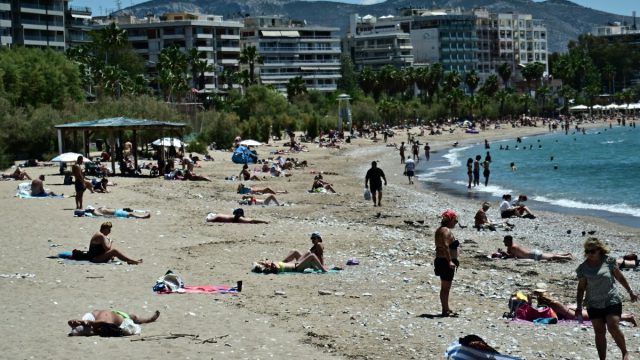Ήρθε το καλοκαίρι:  Στους 36 βαθμούς ο υδράργυρος – Πότε θα «χτυπήσουν» οι θερμές αέριες μάζες