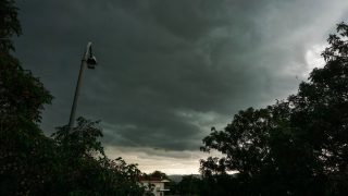 Καιρός σήμερα 26/5: Καθαρότερος ουρανός με βροχές και πτώση της θερμοκρασίας – Τι λένε Καλλιάνος και Αρνιακός