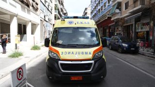 Ασύλληπτη τραγωδία στην Καλλιθέα: Κατέληξε το παιδί που πέρασε μέσα από τζαμαρία