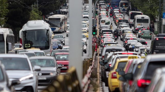 Στο «κόκκινο» ο Κηφισός λόγω κοπής κλαδιών: Η κίνηση στους δρόμους της Αττικής