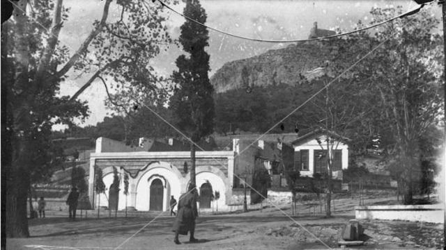 Κουίζ για την παλιά Αθήνα: Μπορείς να αναγνωρίσεις την πλατεία; Ίσως έχεις ήδη απολαύσει έναν καφέ εκεί