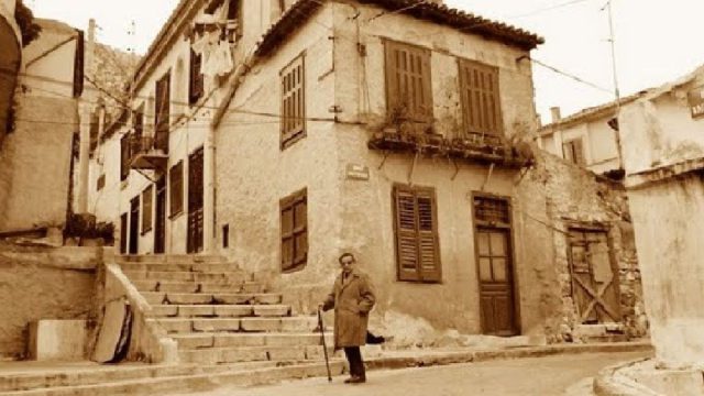 Κουίζ για την παλιά Αθήνα: Μπορείτε να αναγνωρίσετε τη συνοικία; Πρόκειται για μία από τις πιο εμβληματικές περιοχές της πόλης!
