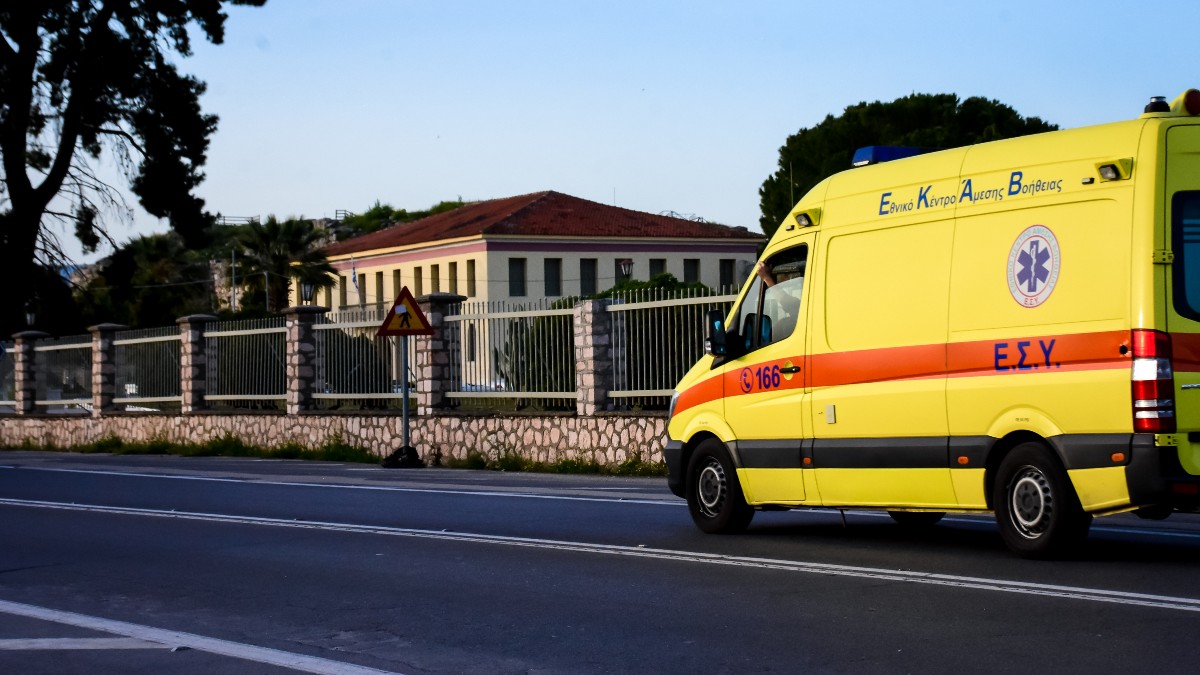 Κρήτη: Χαροπαλεύει 49χρονος τουρίστας – Τον καταπλάκωσε γυάλινο μπαλκόνι