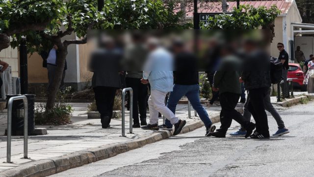 Σοκάρουν οι διάλογοι από το κύκλωμα διαφθοράς στο Κτηματολόγιο: «Θα σου φέρω 3.500 ευρώ να έχουμε έναν αέρα, να μπορείς να δίνεις»