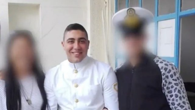 Μητέρα του απαγχονισμένου λιμενικού στη Λέσβο: «Γιατί δεν έπεφτε με το αυτοκίνητο σε μια ελιά να “πάει” ακαριαία;»