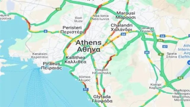 Καραμπόλα επτά οχημάτων στη Λ. Καρέα – Χάος στους δρόμους της Αθήνας