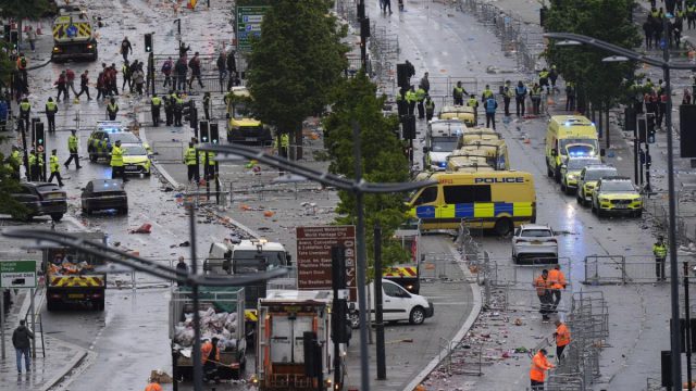 Πανικός στο Λίβερπουλ: Οδηγός έπεσε πάνω σε πεζούς στην παρέλαση για το πρωτάθλημα της ομάδας