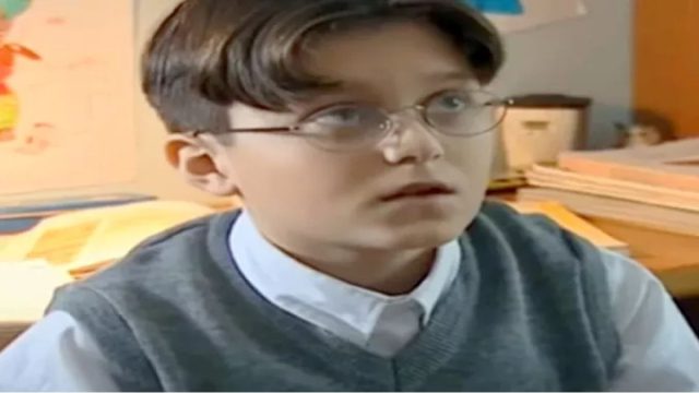 Θυμάστε τον μικρό Μιλτιάδη από το «Είσαι το ταίρι μου»; Μεγάλωσε, έβγαλε τα γυαλιά και έγινε άλλος άνθρωπος