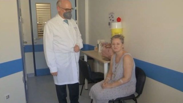 «Το έκανα χωρίς δεύτερη σκέψη»: Συγκινεί η μητέρα που έδωσε τμήμα από το ήπαρ της για να σώσει τον γιο της
