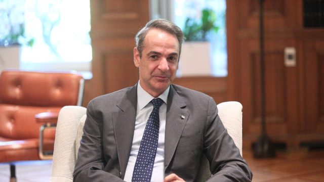 Δημόσιοι υπάλληλοι: Ο λόγος που η κυβέρνηση θέλει την άρση μονιμότητας – Οι στόχοι και οι αντιδράσεις