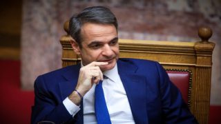 Έκτακτη σύσκεψη στο Μαξίμου για την ασφάλεια: Μετά την επίθεση στη Νομική, η κυβέρνηση επανεξετάζει μέτρα