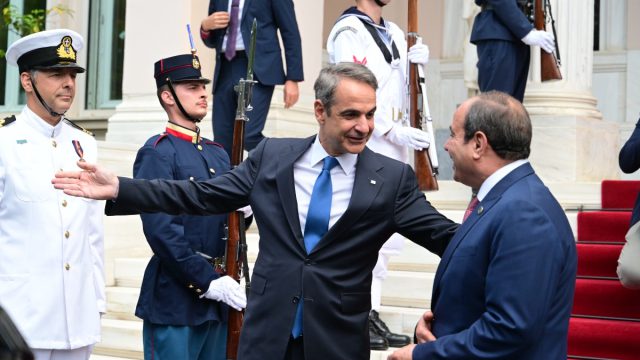Η «βόμβα» από την Αίγυπτο, το «άδειασμα» του Δένδια προς τον Γεραπετρίτη και οι διεθνείς πρωτοβουλίες του Τσίπρα