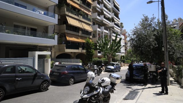 Οικογενειακό δράμα στη Νέα Σμύρνη: «Ο πατέρας ήταν άνθρωπος φιλήσυχος» – Πού βρίσκεται η μητέρα