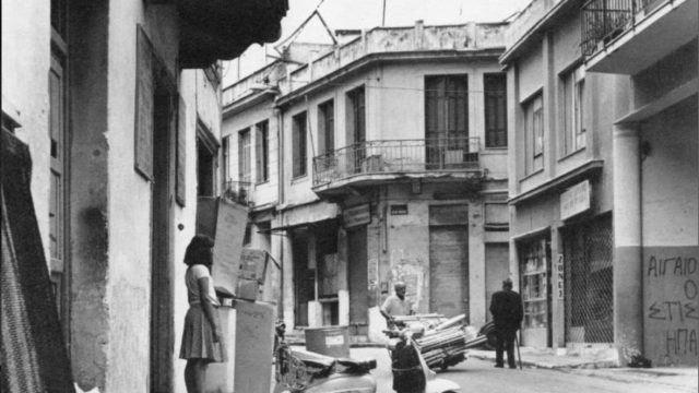 Κουίζ για την παλιά Αθήνα: Μπορείς να αναγνωρίσεις αυτήν την οδό; Είναι μία από τις πιο εμβληματικές της πόλης!