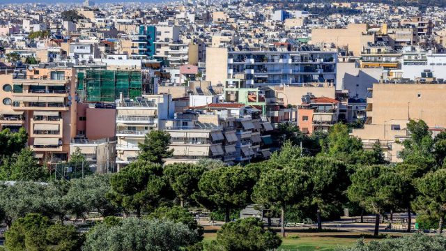 Νέο καθεστώς οικοδομικών αδειών: Ποιοι χτίζουν δωρεάν, ποιοι πληρώνουν – Τι αλλάζει για τις προσφυγές και τις επενδύσεις