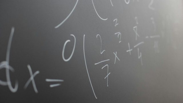 «Όπερ ἔδει δεῖξαι»: Τι σημαίνει η φράση και από πού προέρχεται; 