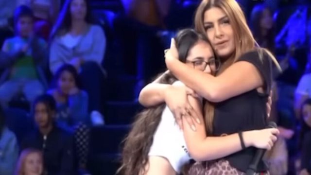 Η υπέροχη Έλενα Παπαρίζου: Πλήρωνε κρυφά την υποτροφία της Klavdia στο ωδείο