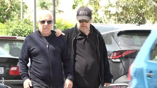 Αχιλλέας Θεοφίλου: Υποβασταζόμενος στην κηδεία του ο Γιάννης Πάριος – Η πρόταση που φώναζε ο τραγουδιστής