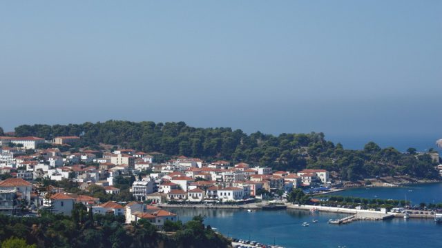 Ειδυλλιακά τοπία, μοναδικές παραλίες: Οι καλύτερες εξορμήσεις σε Εύβοια και Πελοπόννησο για το τριήμερο του Αγίου Πνεύματος