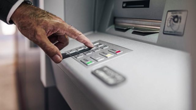 Τρεις αλλαγές στις συντάξεις: Ποιες καταργούνται και ποιες είναι οι νέες ρυθμίσεις για τα αναδρομικά