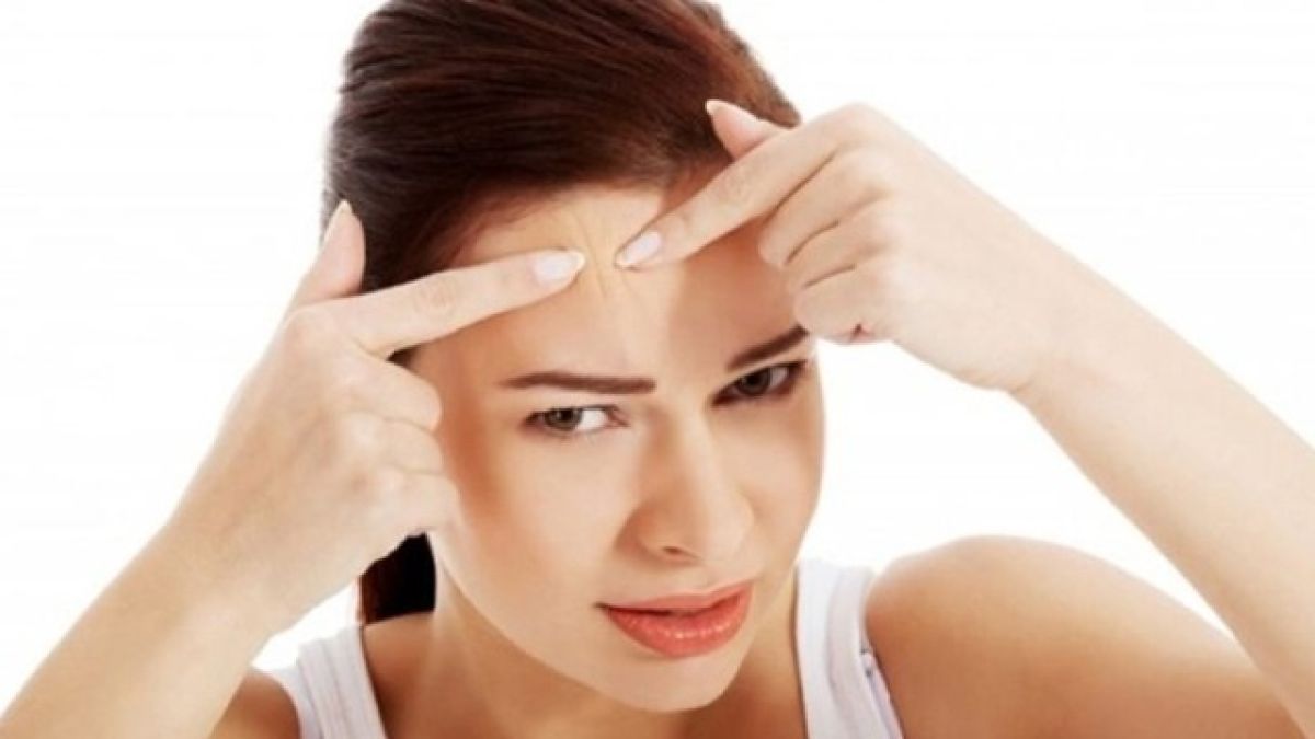 Σπυράκια το καλοκαίρι: Να τα πειράξεις ή όχι;