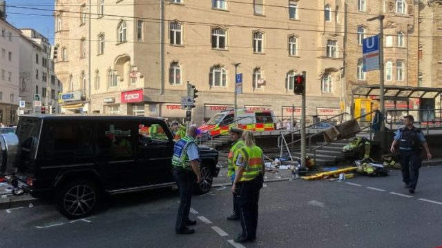 Τρόμος στο κέντρο της Στουτγκάρδης: Αυτοκίνητο έπεσε πάνω σε πεζούς