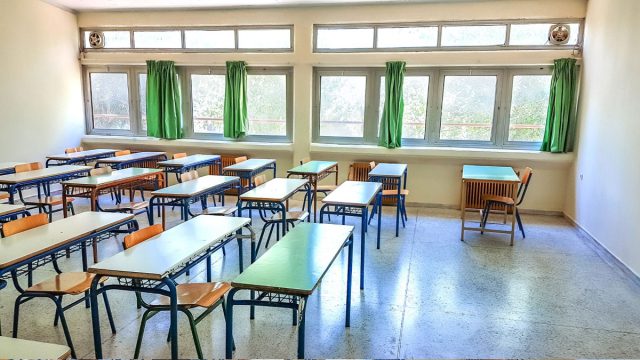 Κρήτη: Πέταξαν δυναμιτάκι σε λύκειο – Τραυματίστηκαν 3 μαθήτριες