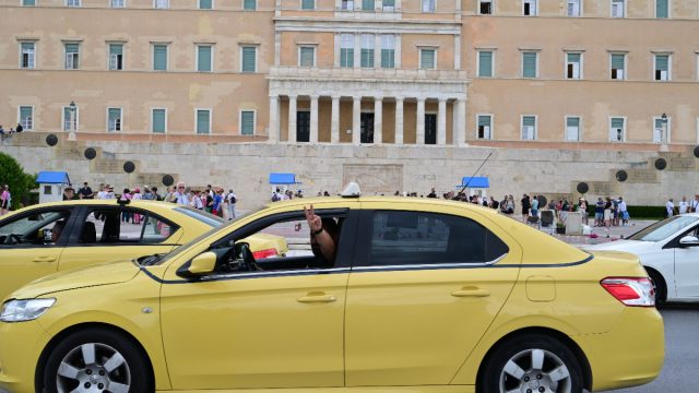 Ταξί: 48ωρη απεργία στις 5 και 6 Νοεμβρίου – Γιατί τραβούν χειρόφρενο οι οδηγοί