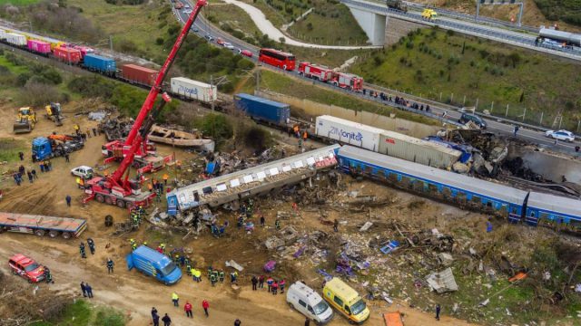 Το πόρισμα Καρώνη, η… ασφάλεια των τρένων της Siemens και οι «σέξι Αγιοβασιλίτσες»
