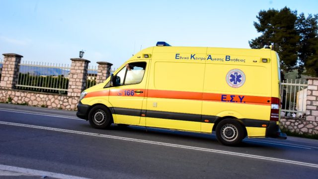 Θεσσαλονίκη: 14χρονών η κοπέλα που βρέθηκε τραυματισμένη σε πεζοδρόμιο – Παραμένει αγνώστων στοιχείων